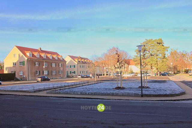 Man sieht den neu gestalteten Platz.