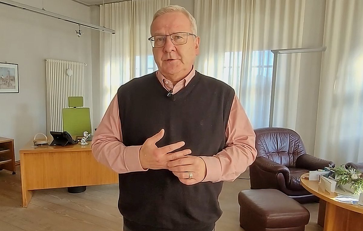 Man sieht Oberbürgermeister Torsten Ruban-Zeh.