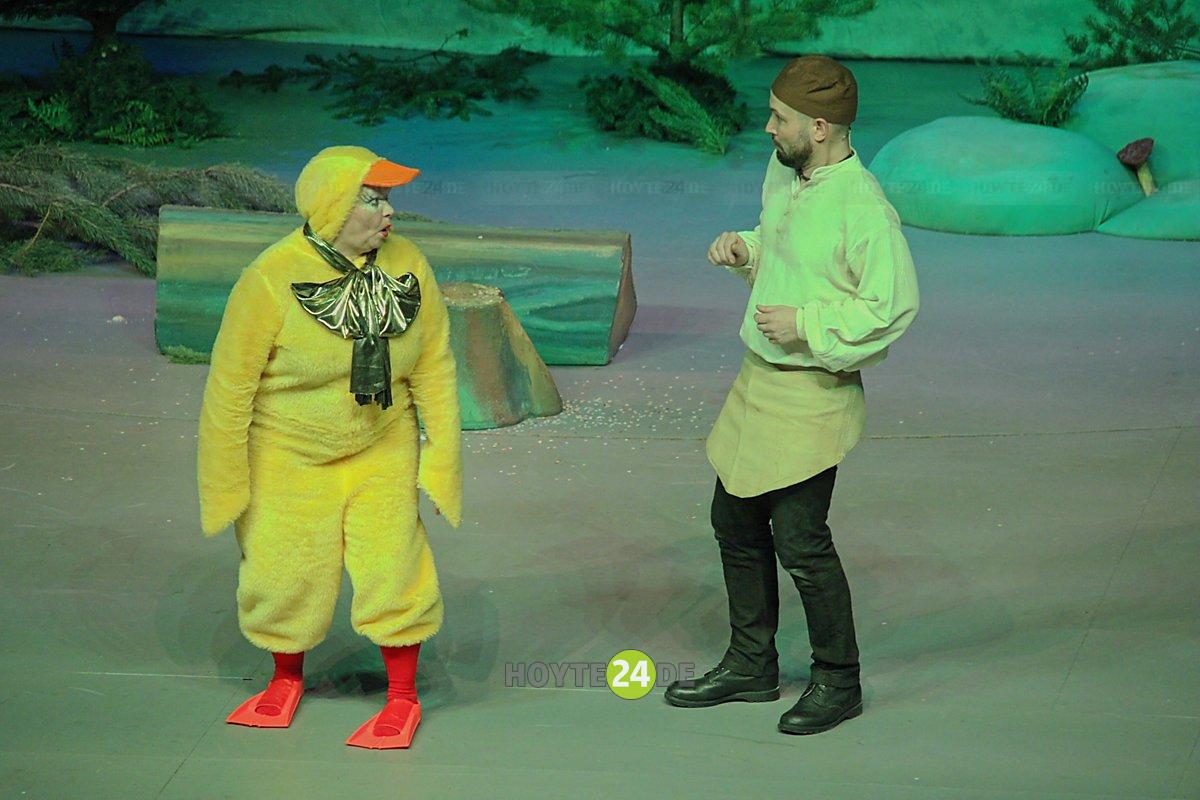 Man sieht eine Szene aus "Die goldene Gans".