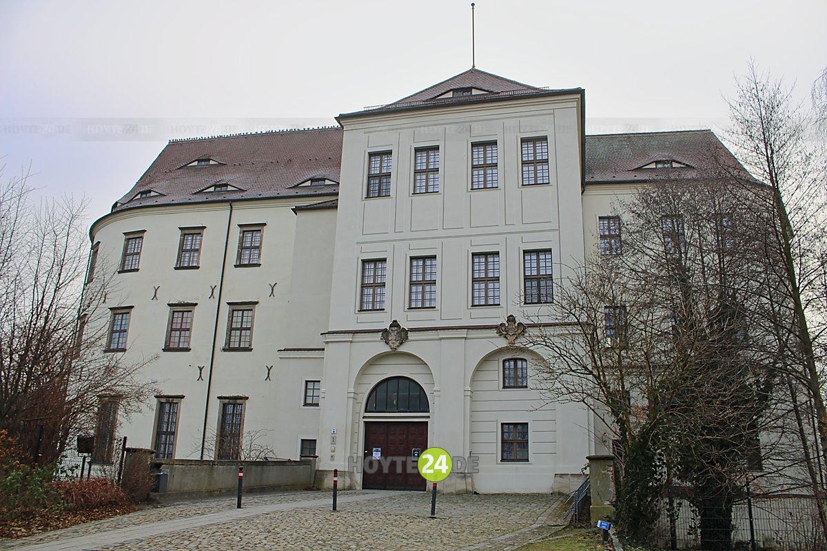 Man sieht das Schloss Hoyerswerda.