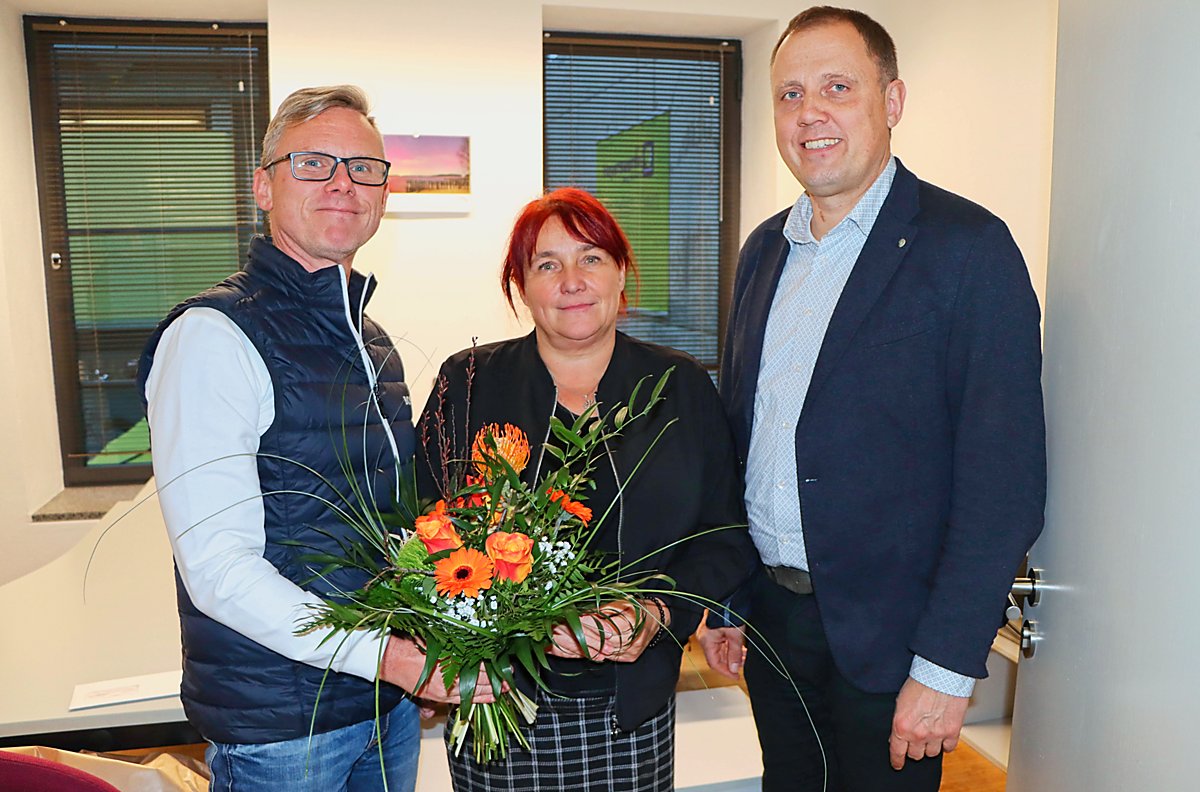Man sieht Friedensrichter Christian Behring, seine Stellvertreterin Jeannine Giebner und Mirko Pink.