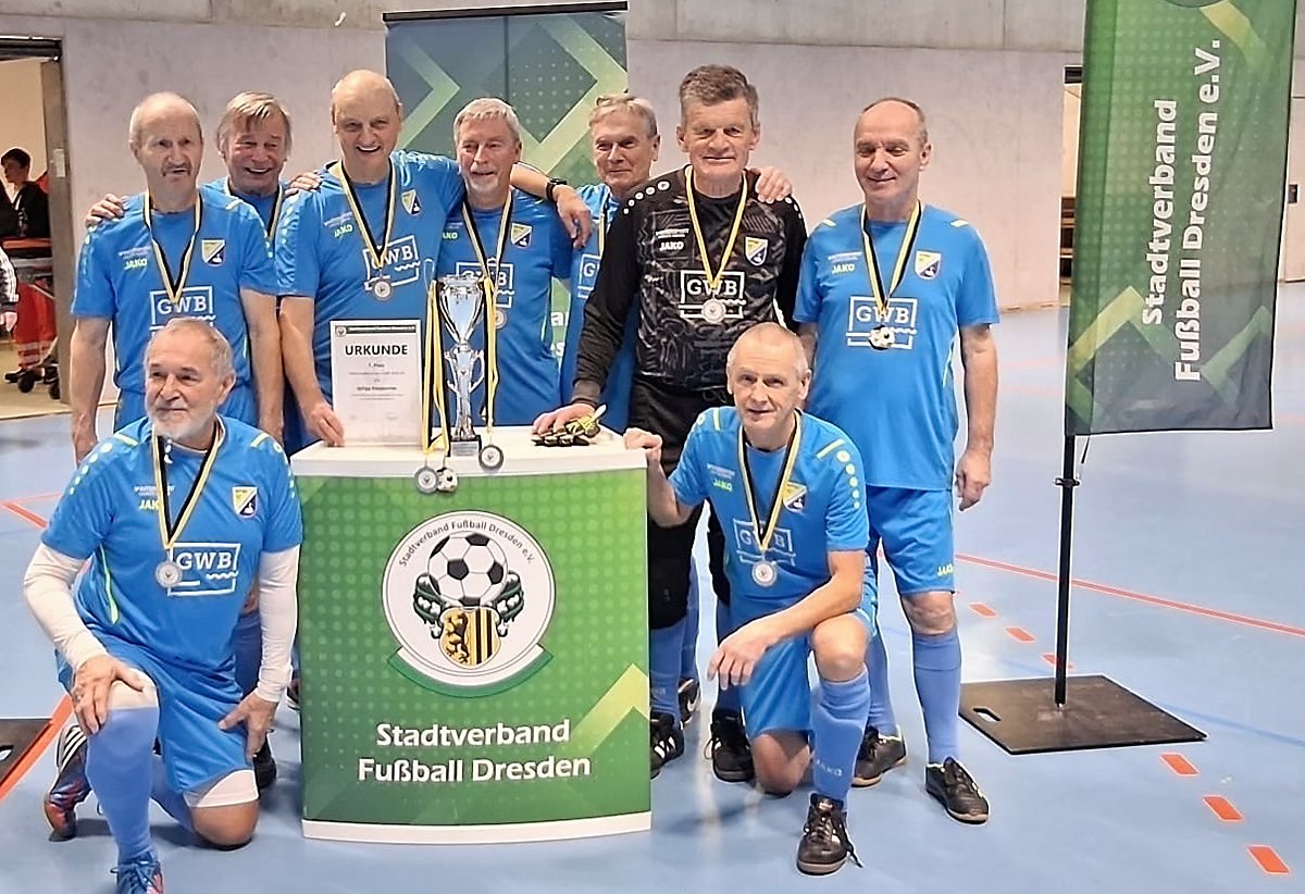 Man sieht die Altherren-Kicker vom Knappensee.