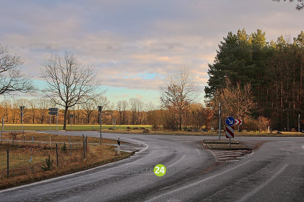 Man sieht den Kreisverkehr bei Spreewitz.