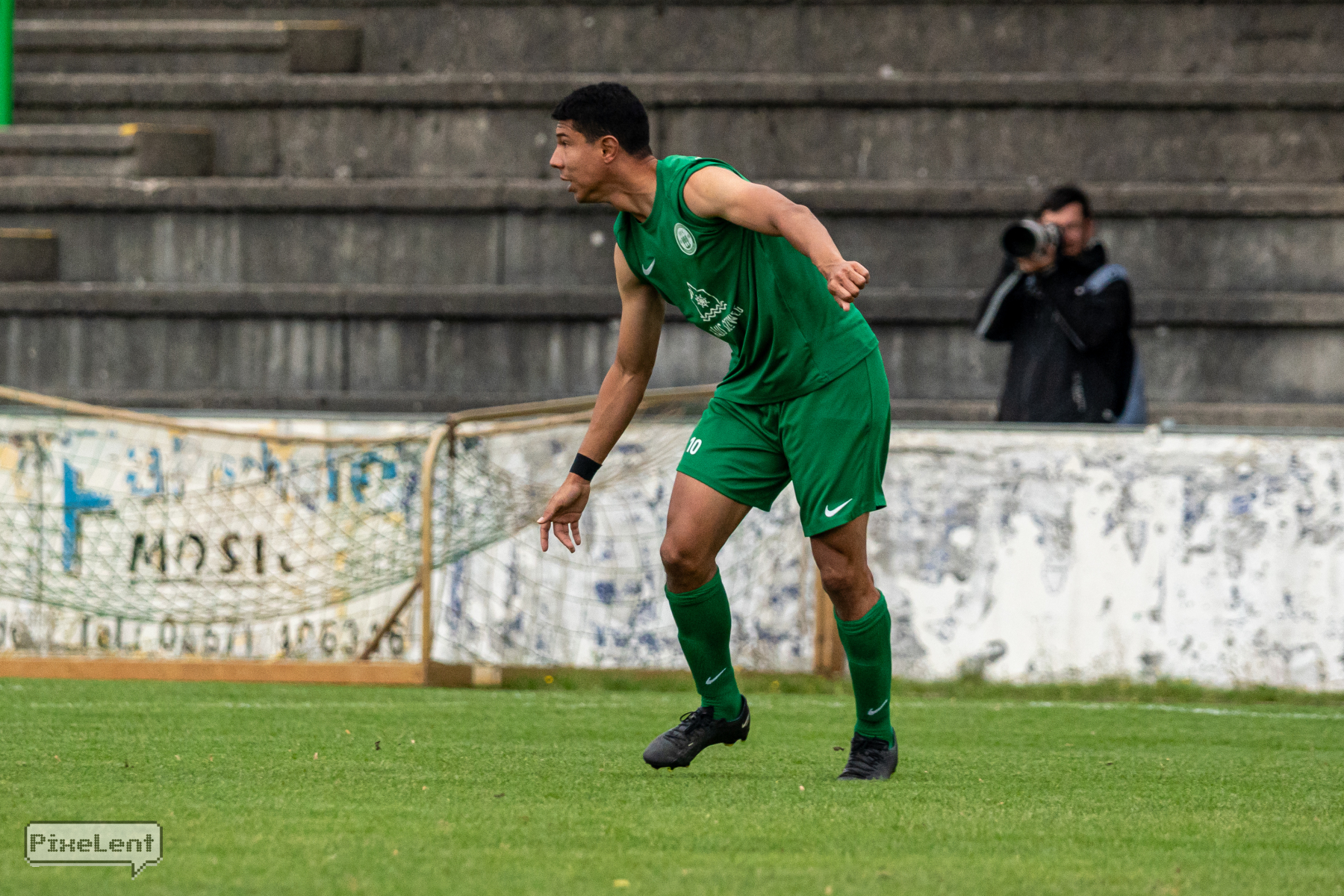 Man sieht Wallace Aires da Silva.