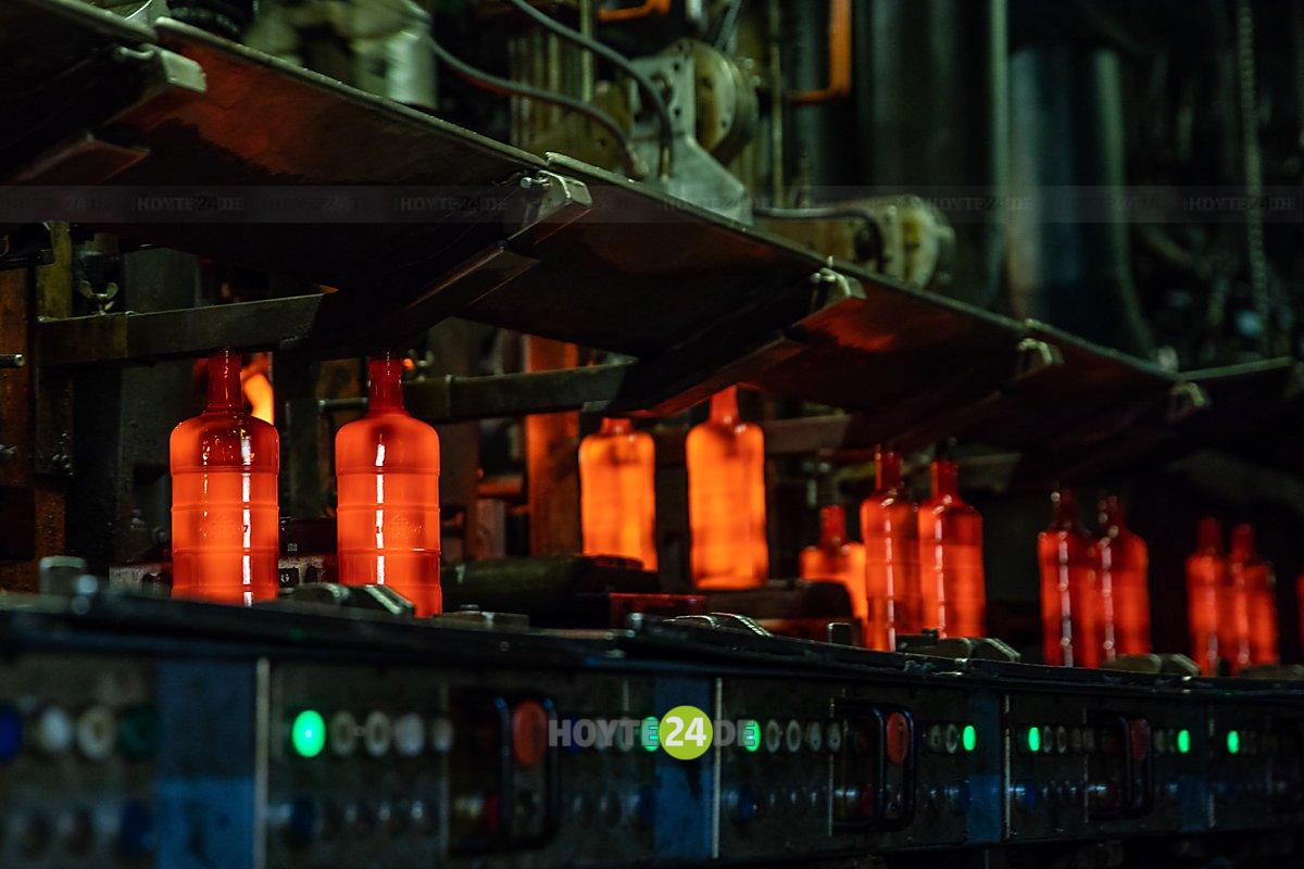 Man sieht die Glasproduktion in Bernsdorf.