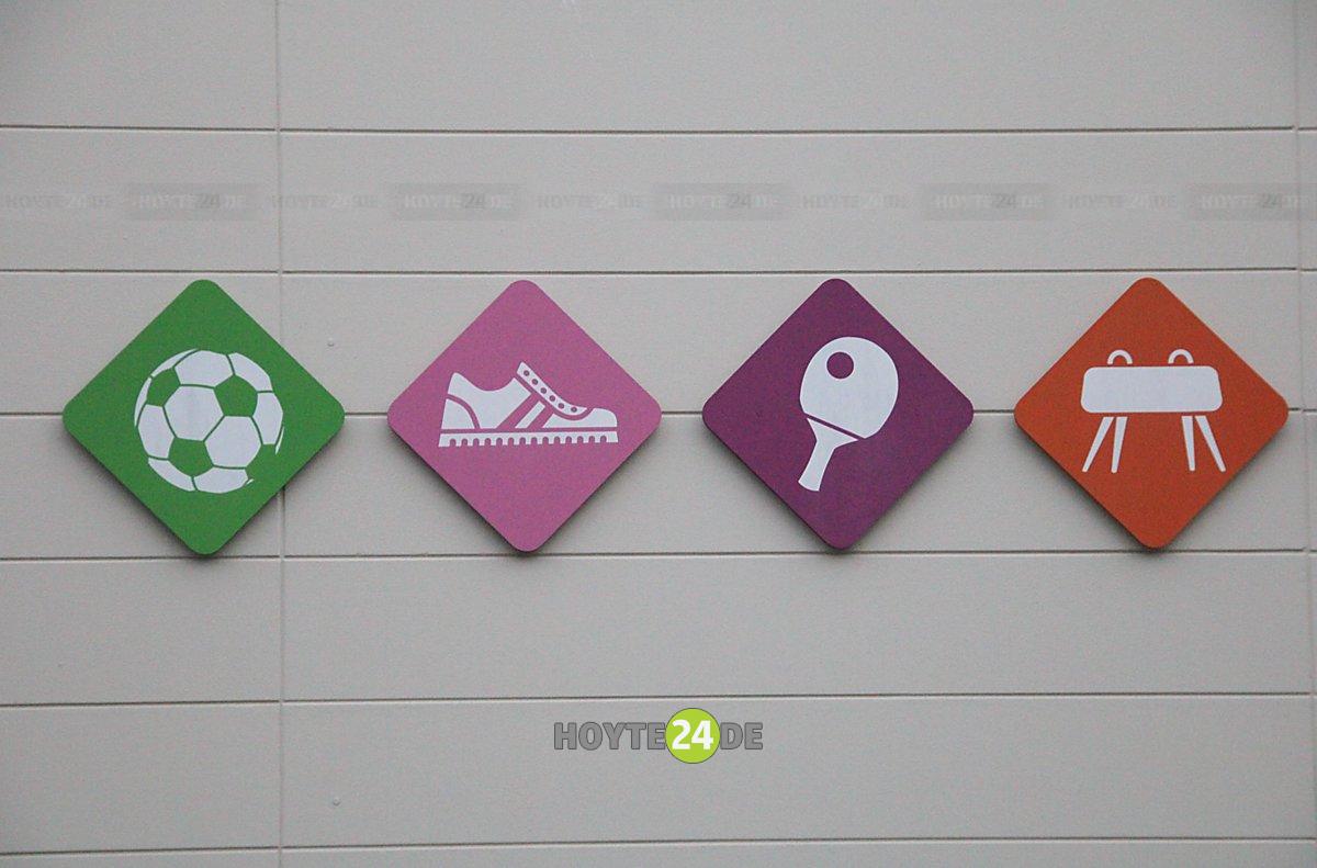 Man sieht die Symbole für Fußball, Laufen, Tischtennis und Geräteturnen.
