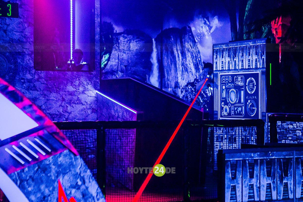 Man sieht die Laser-Tag-Arena im Adventure-Land Hoyerswerda.