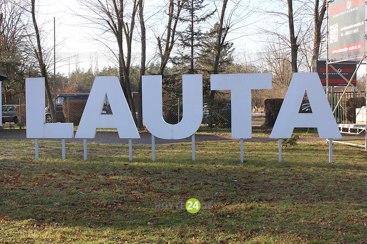 Man sieht den Schriftzug Lauta.
