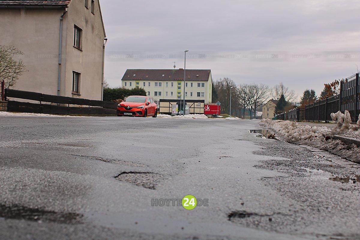 Man sieht die Ortsdurchfahrt von Steinitz.