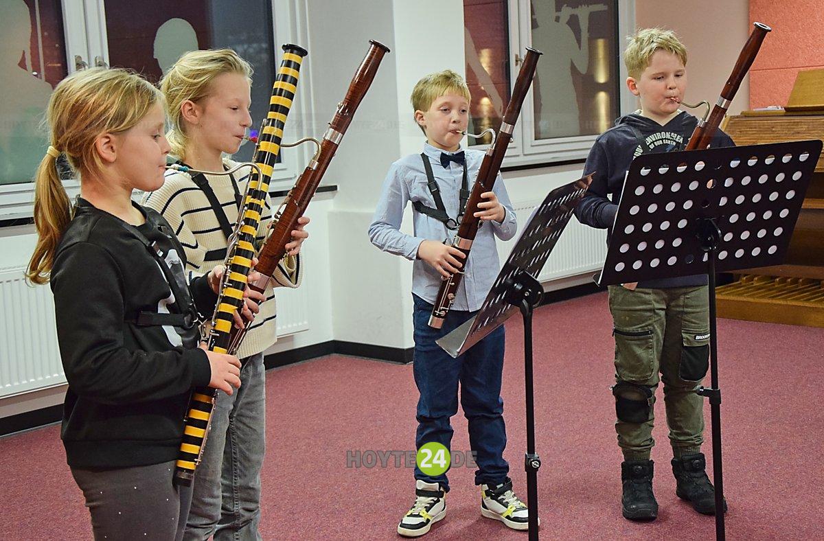 Man sieht die Fagottisten Anna Kaiser, Mathilda Scholze, Paul Wolf und Wilhelm Wowczerk.