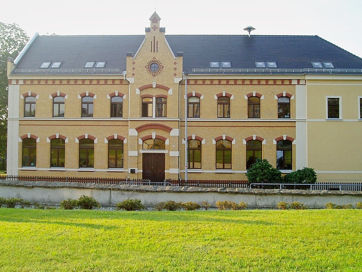 Man sieht die Christliche Schule in Oßling.